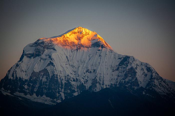 Команды сборной России по альпинизму выдвинулись к гималайским вершинам
