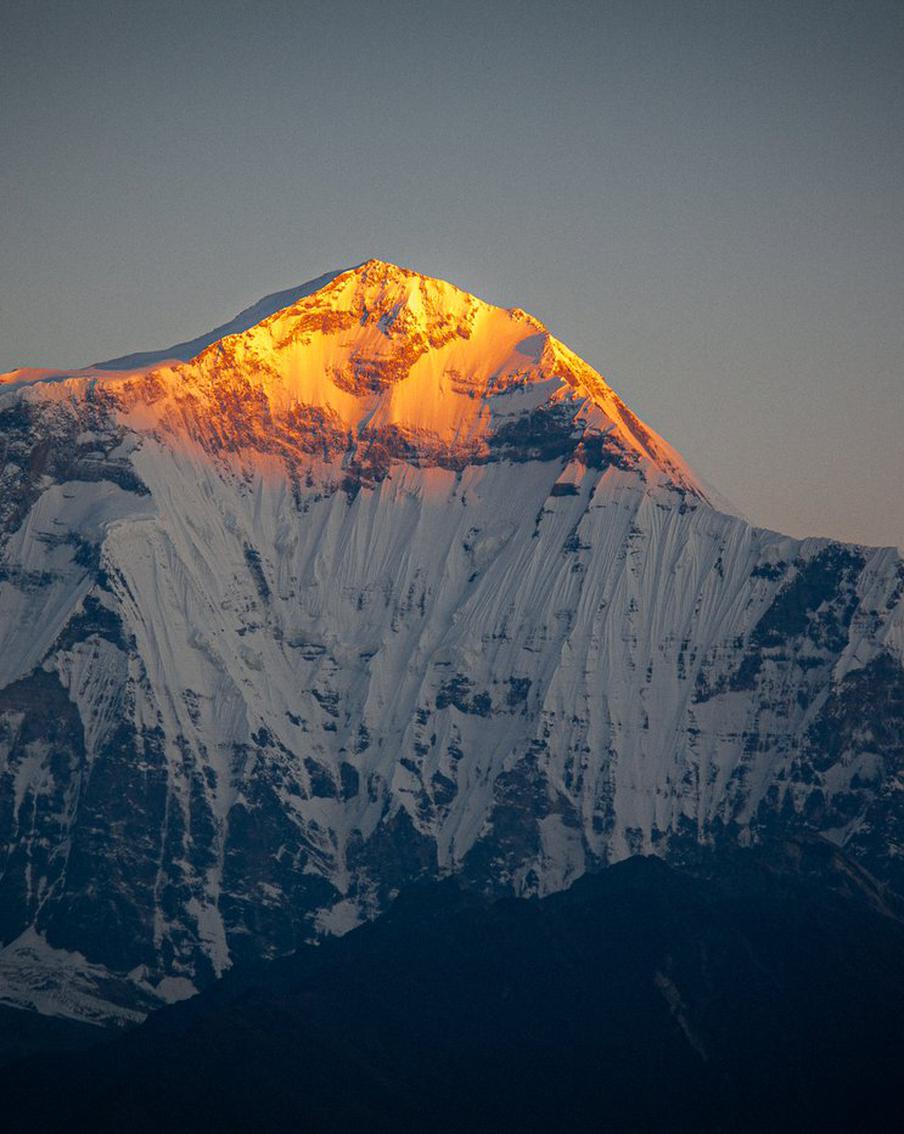 Команды сборной России по альпинизму выдвинулись к гималайским вершинам