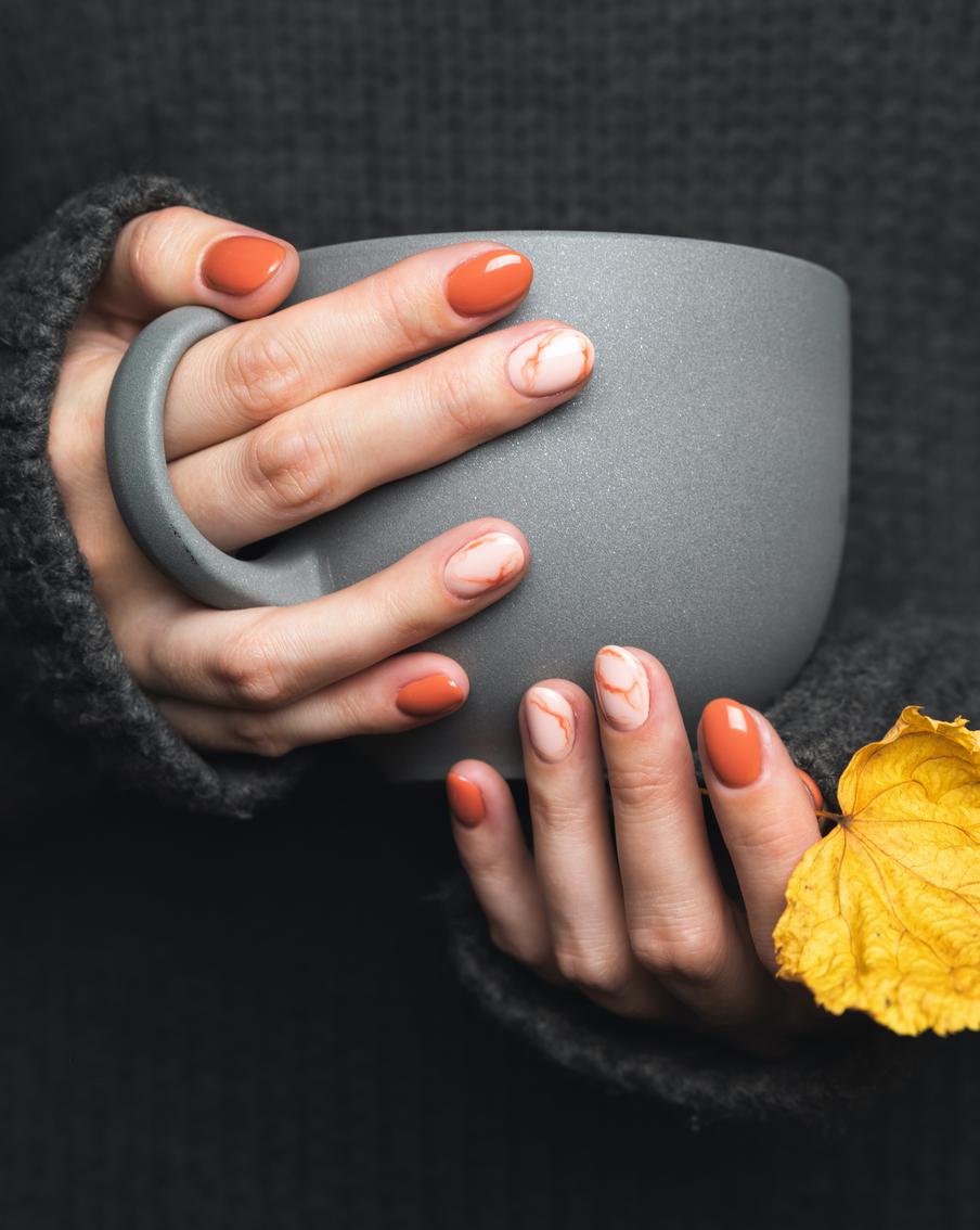 Осенние оттенки на руках: топ-5 актуальных вариантов дизайна ногтей