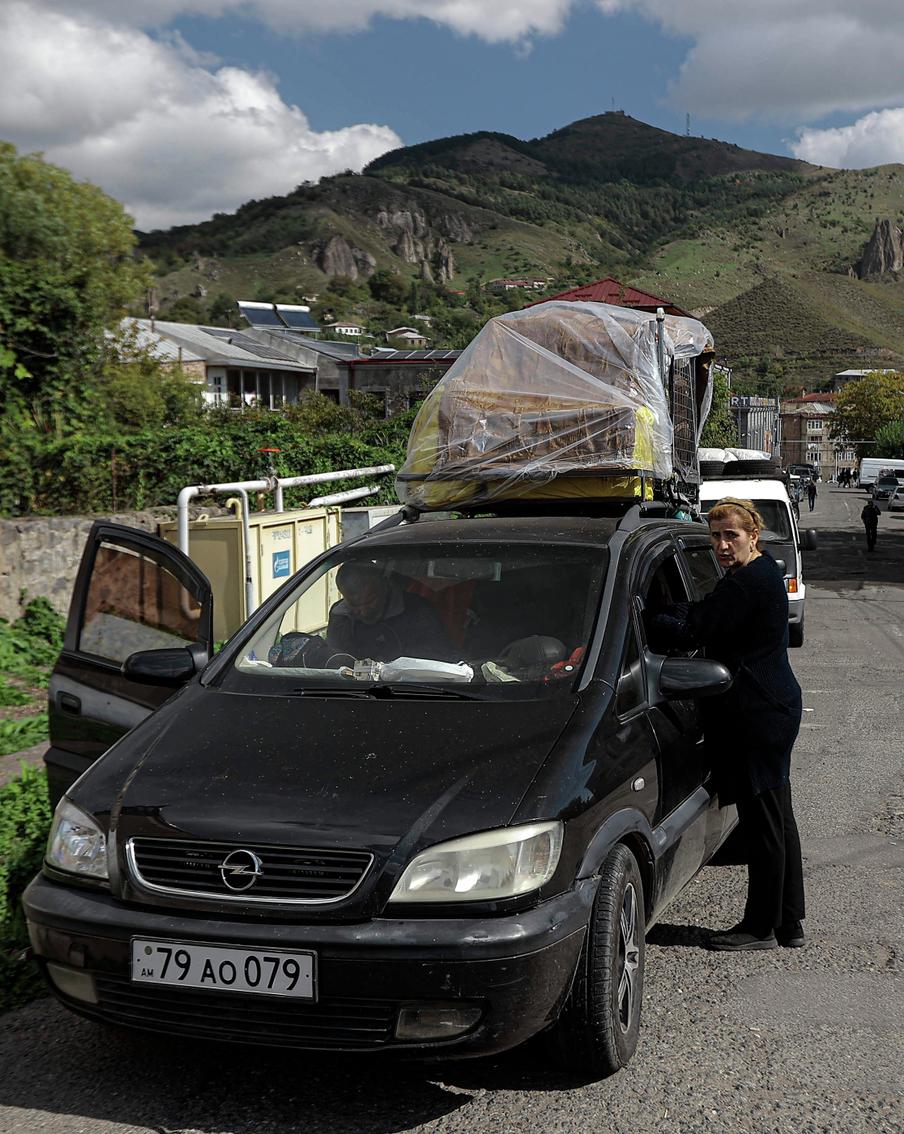 В Армению из Карабаха уже прибыли более 66 тысяч человек