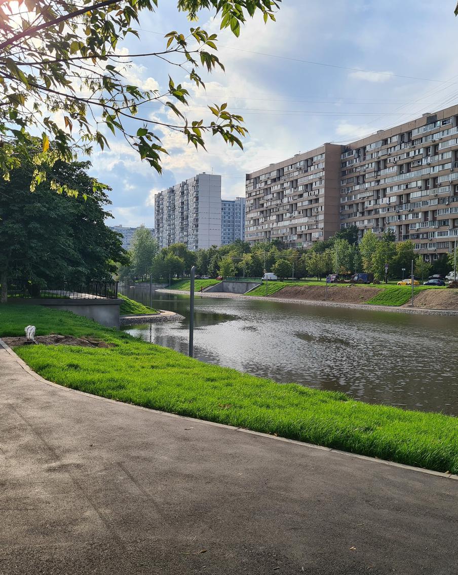 Работы по благоустройству прудов в Марьине закончены. Район стал красивее и приобрёл новые пространства для отдыха