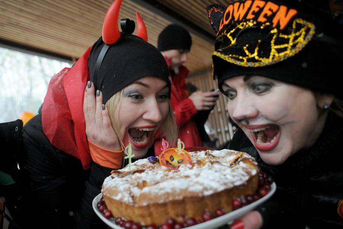 Список дел на октябрь: отметить Хеллоуин и написать стихи