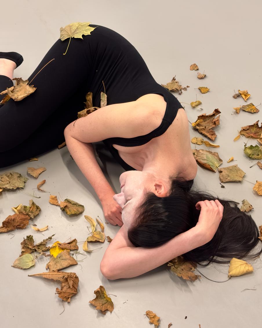 Поулучкались и поняли, что такое счастье. Нейросеть написала первую пьесу