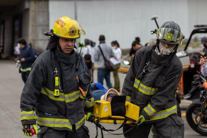 Число жертв обрушения церкви в Мексике возросло до десяти человек
