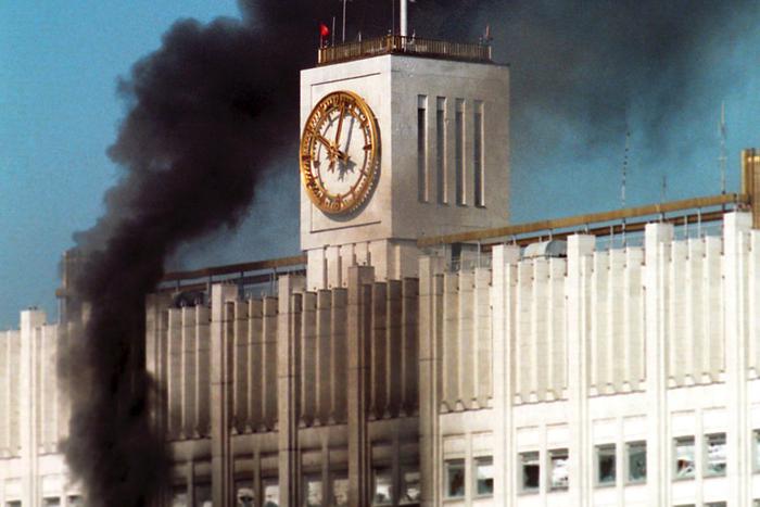 "Ельцин хотел добра для России": со дня штурма Белого дома прошло 30 лет