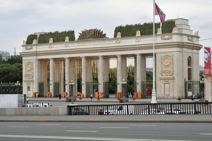 В Москве закрыли парк Горького из-за непогоды