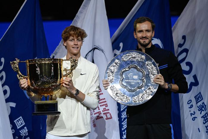 Медведев остался без трофея в столице Китая: судьбу его финала с Синнером решили два тай-брейка