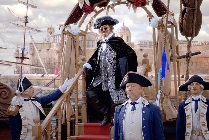 Гардемарины нос не вешают, а Де Брильи снова скучает по голубке