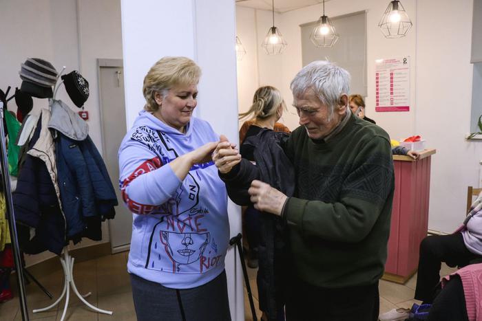 Зимой пенсионеры нуждаются в нашем тепле