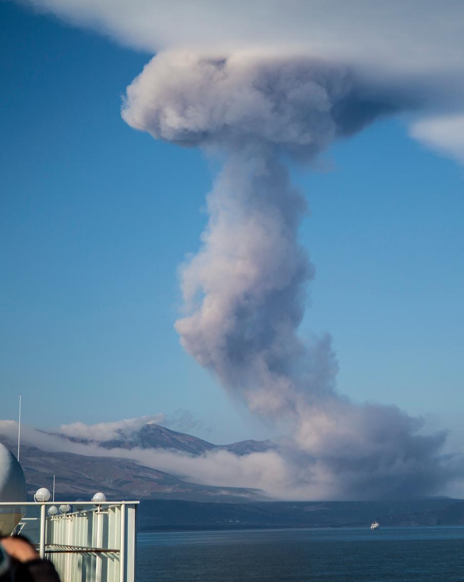 На курильском вулкане Эбеко произошёл выброс пепла