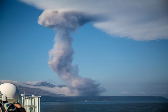 На курильском вулкане Эбеко произошёл выброс пепла