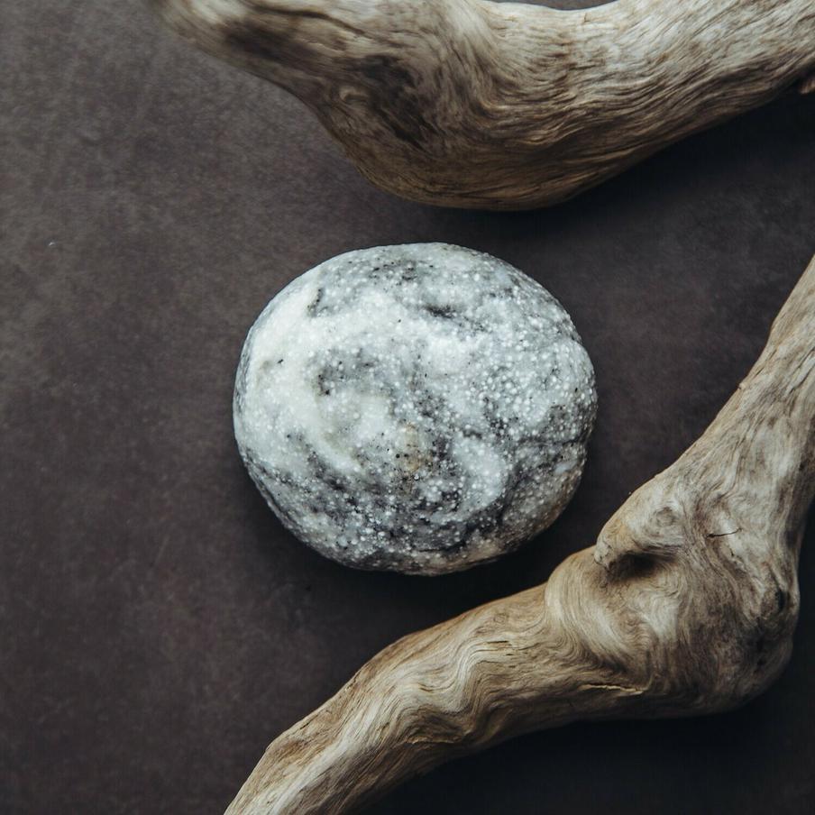 Твёрдый шампунь для жирной кожи головы Baikal cosmetics Cedar bio shampoo (650 руб.)