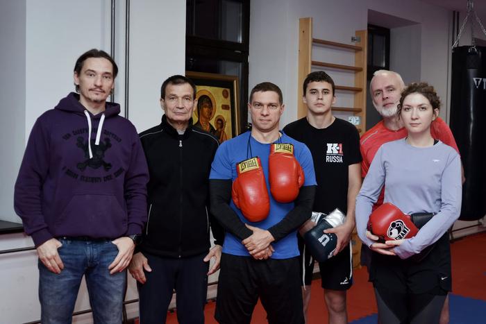 Батюшки выходят на ринг: при московском храме открылась студия бокса