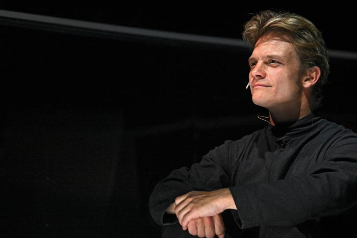 "Мы в суете забываем дышать": интервью с Евгением Ткачуком, сыгравшим сына Фёдора Конюхова