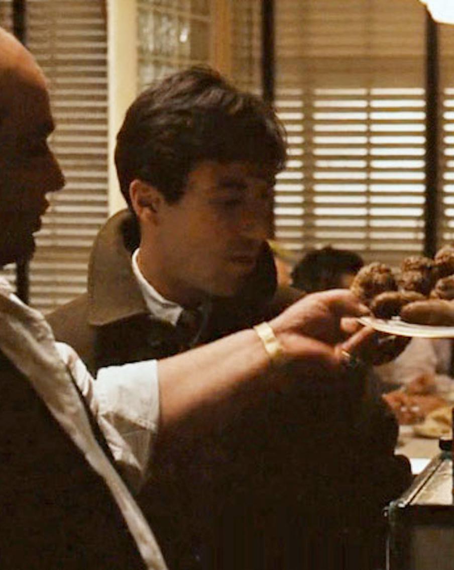 Питер Клеменц из "Крёстного отца" учит готовить правильные макароны с фрикадельками