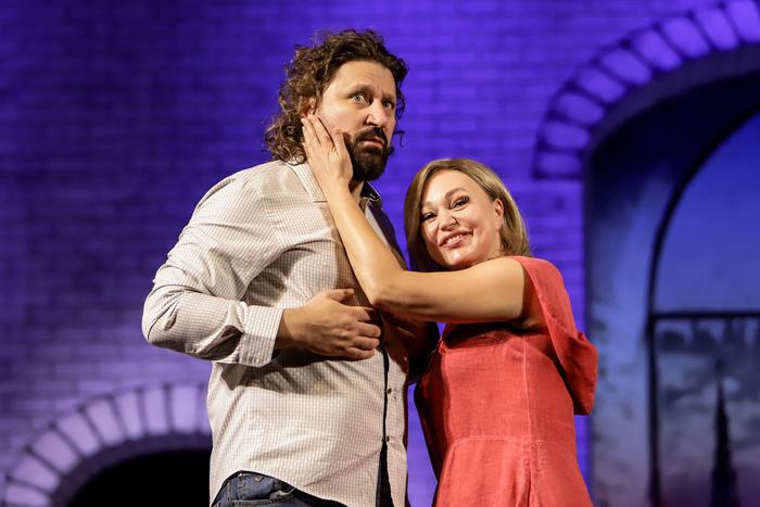 Даже если вам немного за 40, вас всё равно ждут минимум пять невест