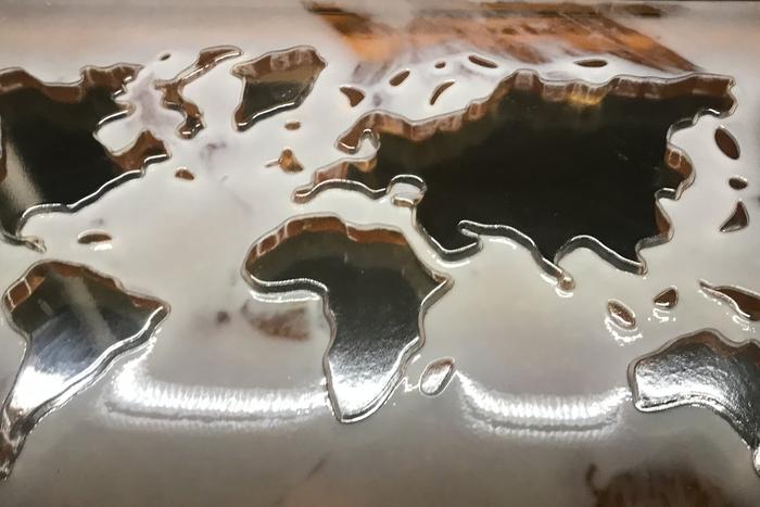 Чайный гриб и борщевик захватят мир в будущем. Так считает первобытный художник Алексей Булдаков