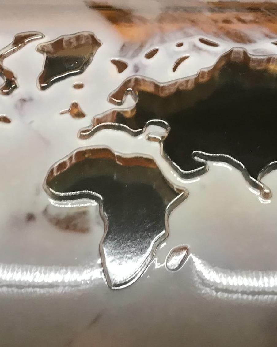 Чайный гриб и борщевик захватят мир в будущем. Так считает первобытный художник Алексей Булдаков