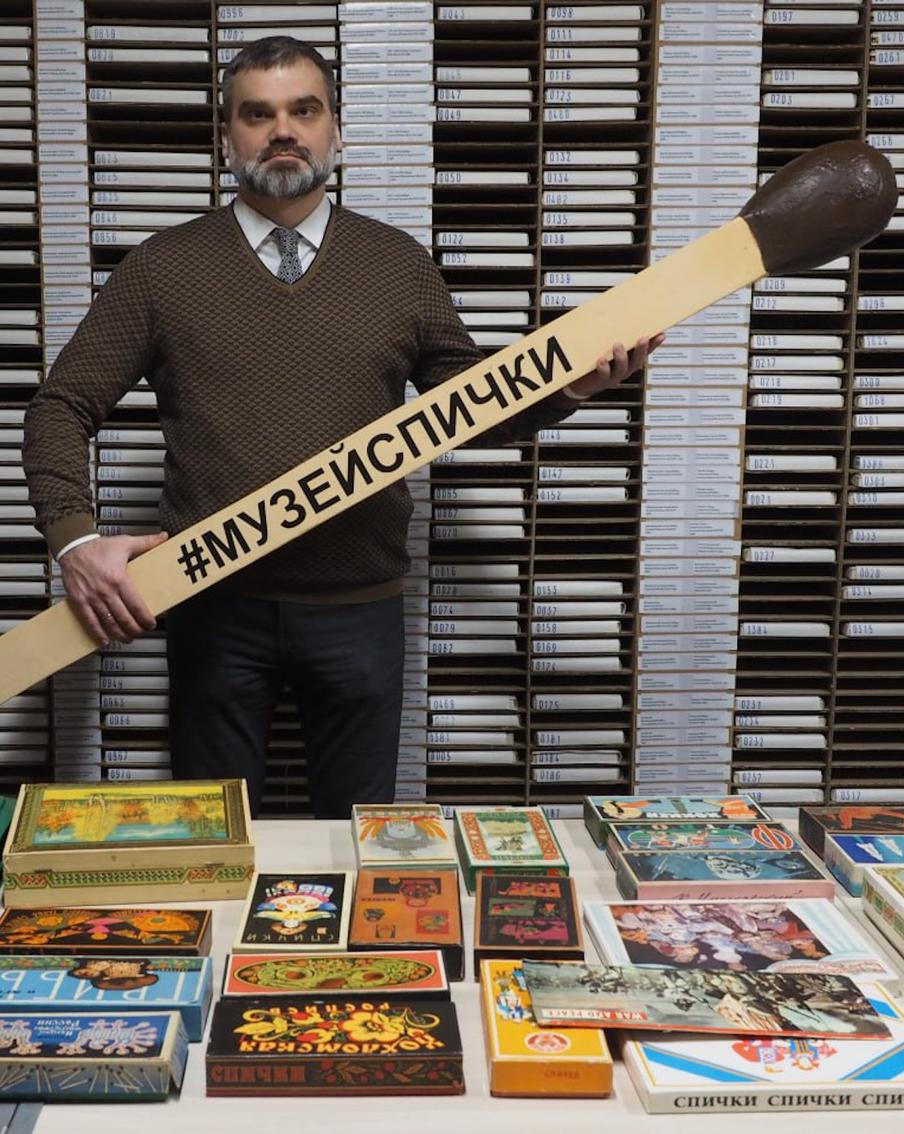 Биплан на копеечных спичках показывал пролетарский кулак буржуйскому Западу