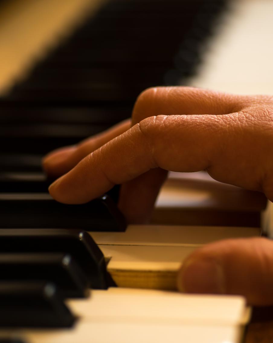 В столице скончался бывший член группы "Руки вверх"