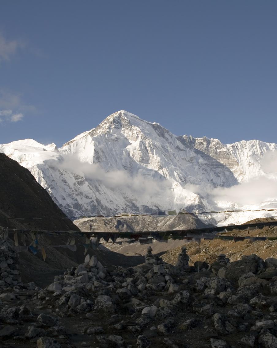 Восходители сборной РФ по альпинизму продолжили идти к Дхаулагири и Чо-Ойю