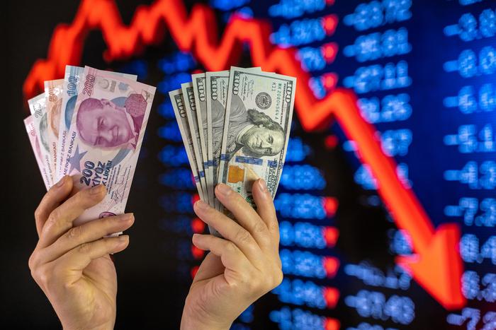 Турецкая лира обновила исторический минимум к доллару