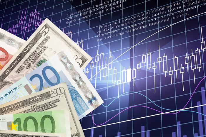 Курс доллара на Мосбирже поднялся выше 102 рублей