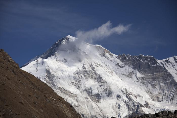 Группы сборной России по альпинизму продолжили восхождения к Дхаулагири и Чо-Ойю