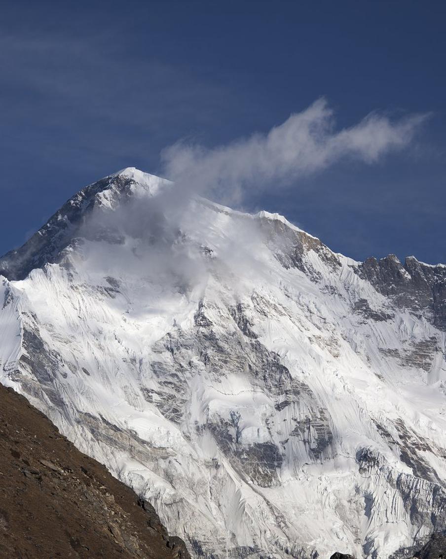 Группы сборной России по альпинизму продолжили восхождения к Дхаулагири и Чо-Ойю