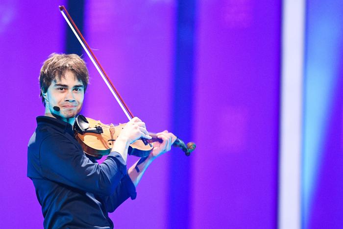 Победитель "Евровидения-2009" Александр Рыбак обратился в суд из-за преследования