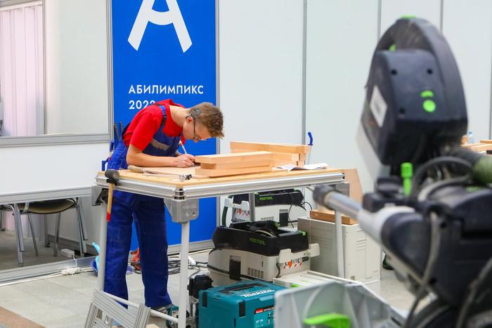 В Москве на чемпионате "Абилимпикс" люди с инвалидностью боролись за звание лучших в разных профессиях