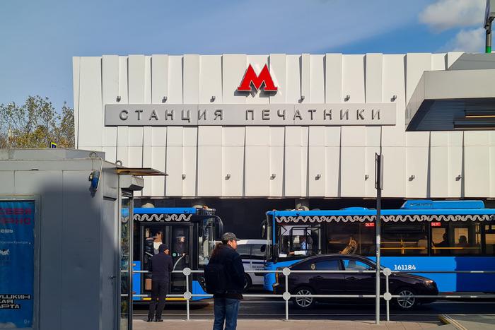 Для проверки работы метро после аварии пустили два состава без пассажиров