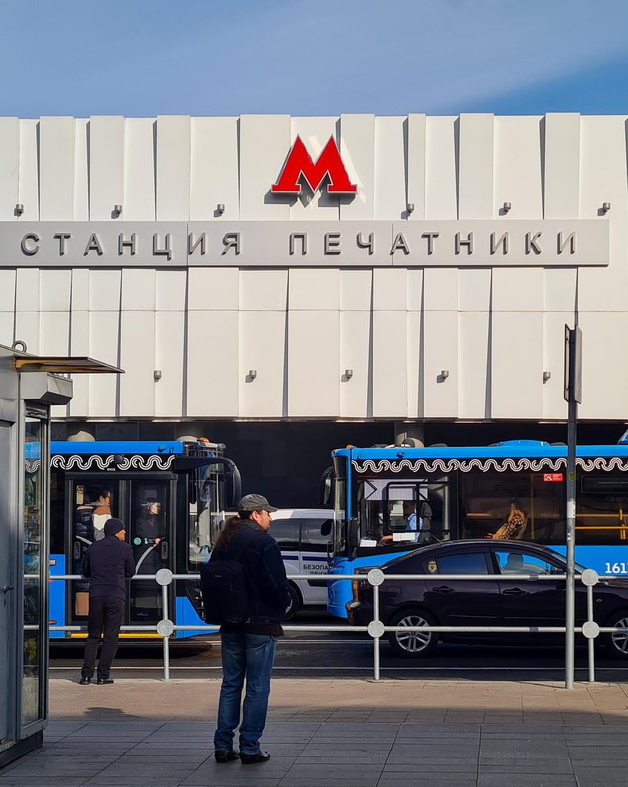 Для проверки работы метро после аварии пустили два состава без пассажиров