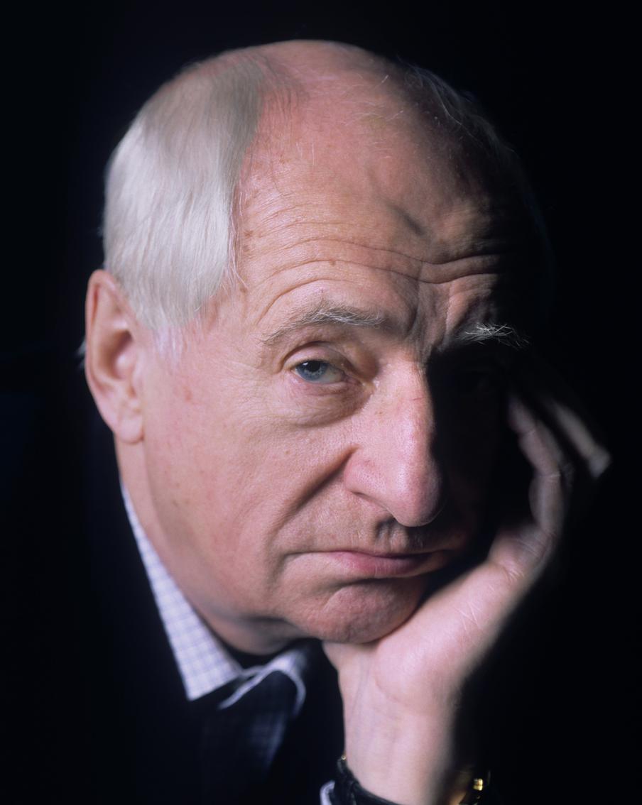 Съёмки "Формулы любви" шли с переломами: в "Москино" вспомнили Марка Захарова