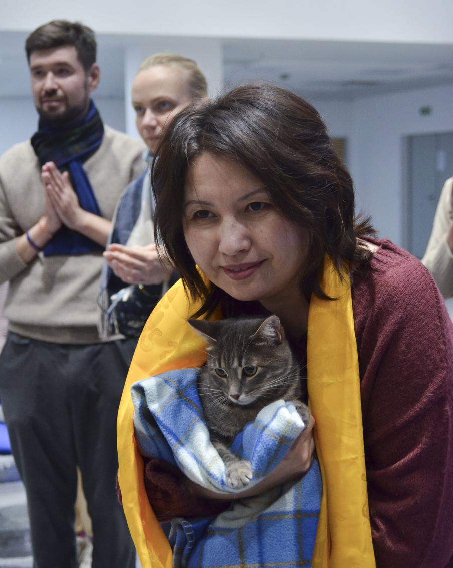 Марина после церемонии забрала бездомного Федю домой