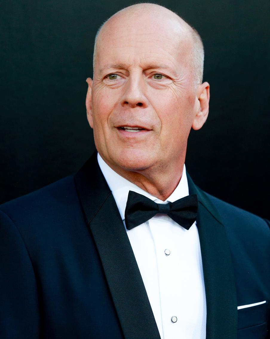 Брюс Уиллис перестал читать и разговаривать из-за тяжёлого недуга