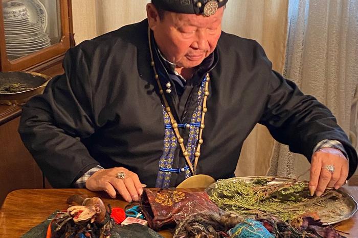 Шаман жалеет людей, а не их болезни