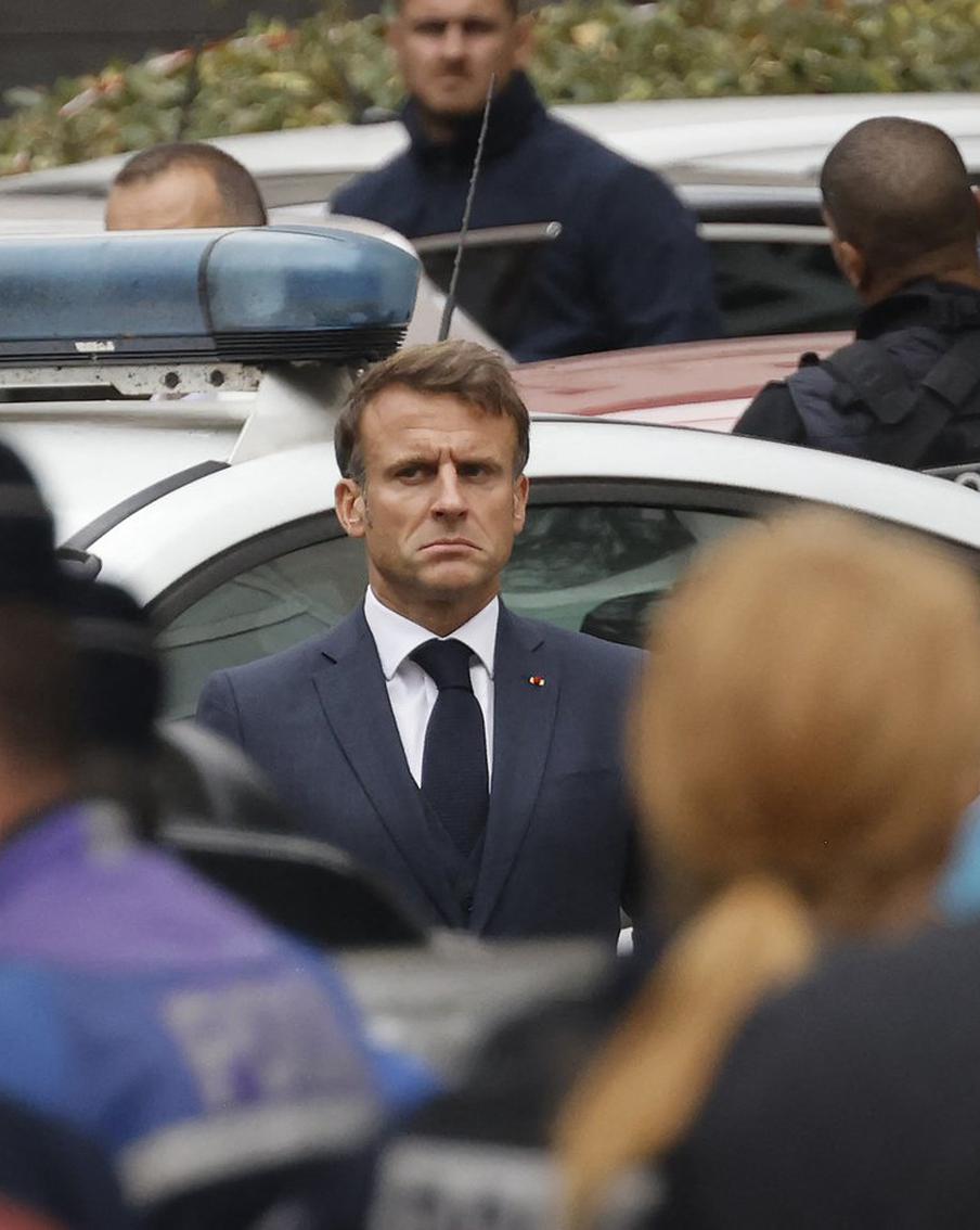 Макрон задействует тысячи солдат после нападения на французскую школу