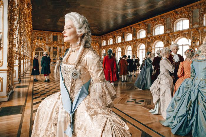 К выходу фильма "Императрицы" с Юлией Пересильд рассказываем, как снимали большой придворный бал