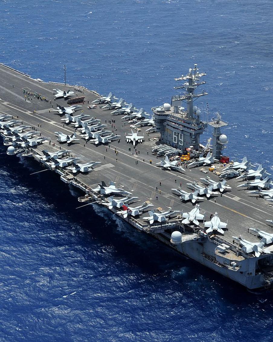 Второй авианосец США направился в Средиземное море
