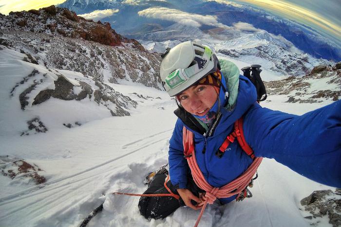 "Надя сорвалась": В Гималаях погибла одна из сильнейших альпинисток России