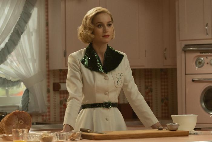 В Сети вышел сериал про учёную, которая однажды возненавидела мужиков и дур