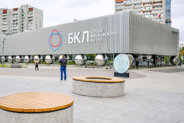 На территория, прилегающих к БКЛ метро, появляются детские площадки, велосипедные дорожки и парковочные карманы для авто