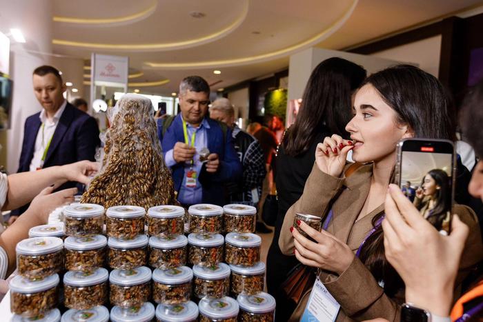 А вы готовы к продуктам из сверчков? Снеки из стрекочущих насекомых впервые можно было попробовать в Сочи