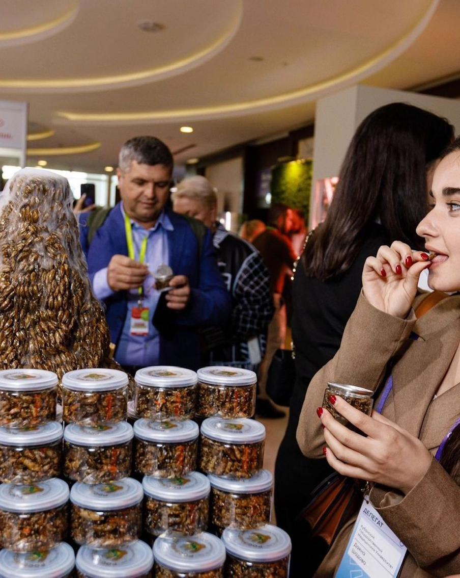 А вы готовы к продуктам из сверчков? Снеки из стрекочущих насекомых впервые можно было попробовать в Сочи
