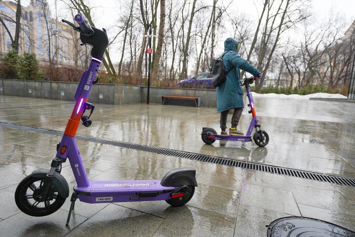 В Москве хотят идентифицировать пользователей самокатов