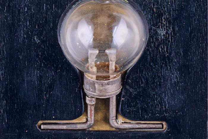 Рассказываем про Александра Лодыгина, придумавшего "лампочку Ильича"
