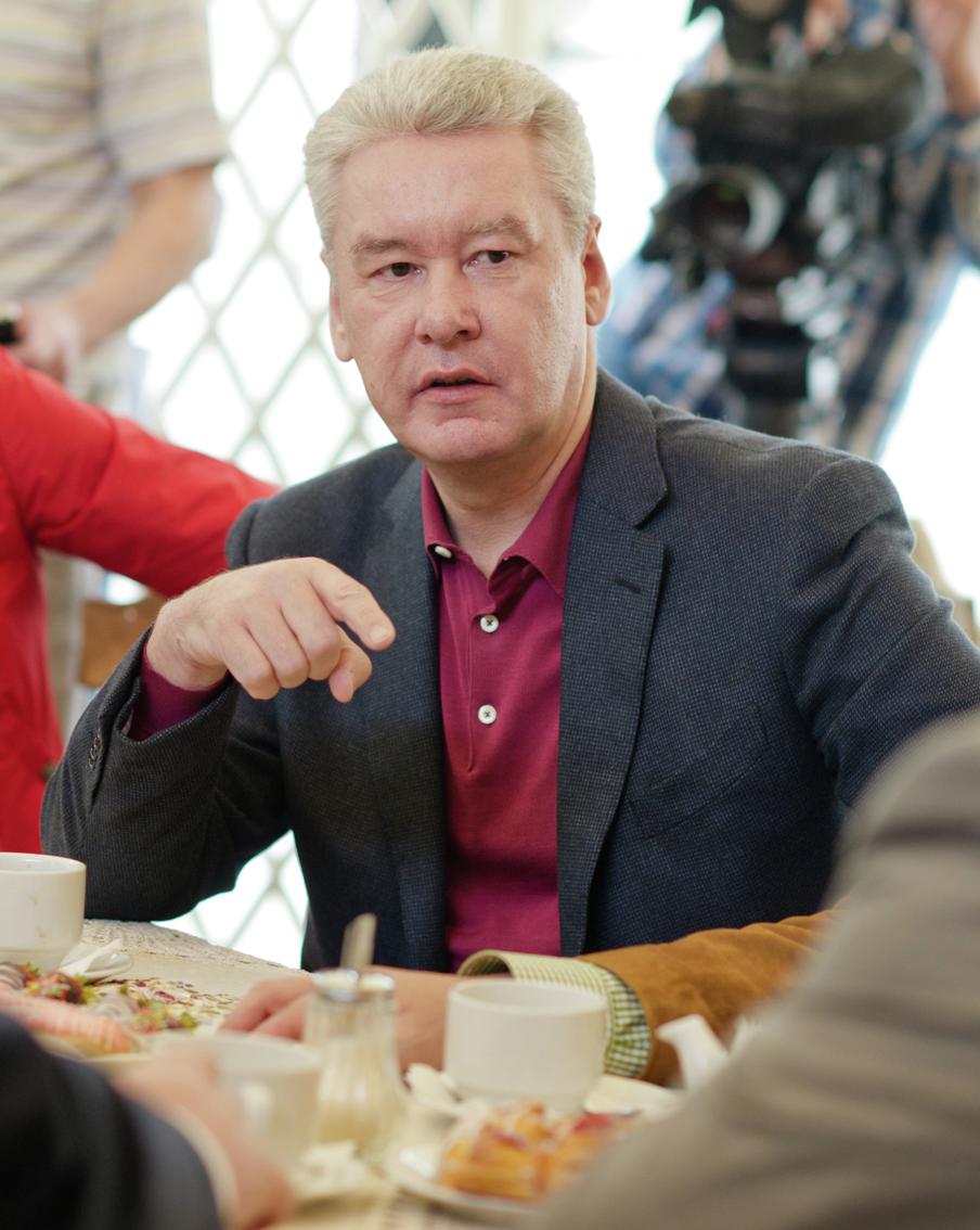 Собянин разрешил не убирать летние веранды, которые не мешают пешеходам