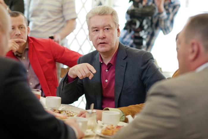 Собянин разрешил не убирать летние веранды, которые не мешают пешеходам