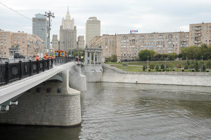 Город уделяет большое внимание строительству мостов, дающих возможность водителям перемещаться без проблем